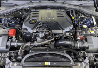 Подержанный автомобиль Jaguar F-Pace 2017 года (12 фото)