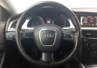 Подержанный автомобиль Audi A5 Coupe 2010 года (11 фото)