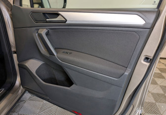 Подержанный автомобиль Volkswagen Tiguan 2018 года (24 фото)