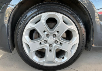 Подержанный автомобиль Volvo S60 2011 года (22 фото)