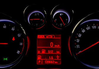 Подержанный автомобиль Opel Astra Hatchback 2013 года (14 фото)