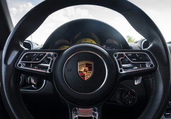 Подержанный автомобиль Porsche Cayman 2018 года (12 фото)