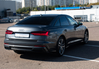 Подержанный автомобиль Audi A6 Sedan 2021 года (5 фото)