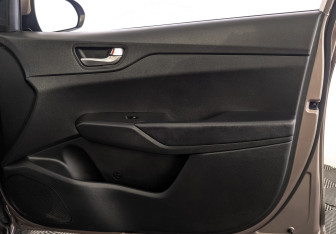 Подержанный автомобиль Hyundai Solaris Sedan 2021 года (25 фото)