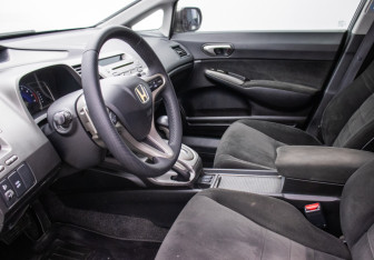 Подержанный автомобиль Honda Civic Sedan 2008 года (10 фото)