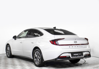 Подержанный автомобиль Hyundai Sonata 2020 года (7 фото)