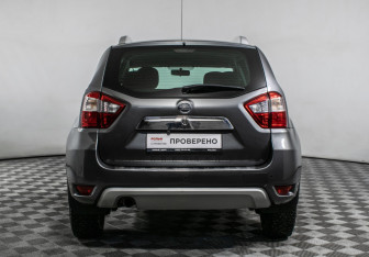 Подержанный автомобиль Nissan Terrano 2015 года (6 фото)