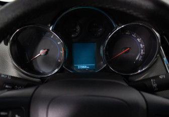 Подержанный автомобиль Chevrolet Cruze Sedan 2013 года (12 фото)