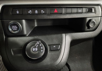 Подержанный автомобиль Citroen SpaceTourer 2021 года (17 фото)