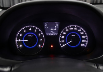 Подержанный автомобиль Hyundai Solaris Sedan 2011 года (13 фото)