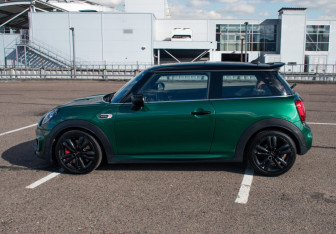 Подержанный автомобиль MINI Hatch 2020 года (8 фото)