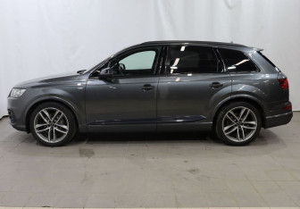 Подержанный автомобиль Audi Q7 2018 года (8 фото)