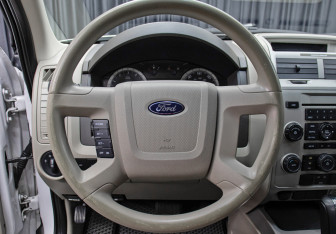 Подержанный автомобиль Ford Escape 2007 года (16 фото)