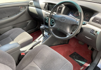 Подержанный автомобиль Toyota Corolla Sedan 2002 года (9 фото)
