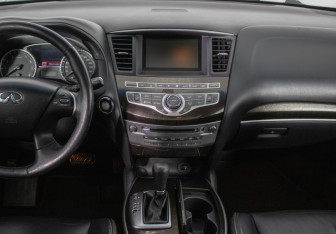 Подержанный автомобиль Infiniti JX 2013 года (15 фото)