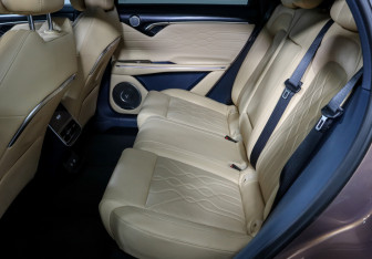 Подержанный автомобиль Voyah Free 2023 года (10 фото)