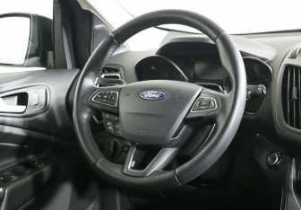 Подержанный автомобиль Ford Kuga 2017 года (12 фото)