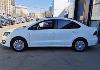Подержанный автомобиль Volkswagen Polo Sedan 2020 года (8 фото)