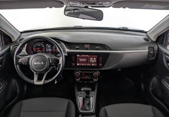 Подержанный автомобиль Kia Rio Hatchback 2022 года (14 фото)