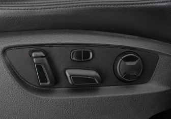 Подержанный автомобиль Volkswagen Touareg 2012 года (16 фото)