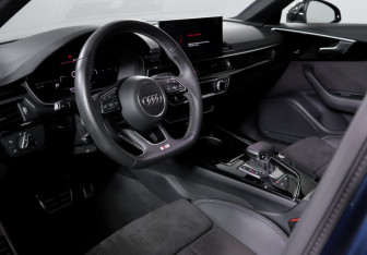 Подержанный автомобиль Audi A4 Sedan 2020 года (14 фото)
