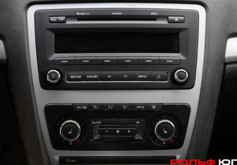 Подержанный автомобиль Skoda Octavia Liftback 2011 года (13 фото)
