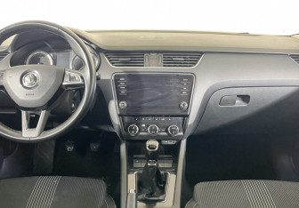 Подержанный автомобиль Skoda Octavia Liftback 2018 года (12 фото)