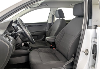 Подержанный автомобиль Skoda Rapid Liftback 2021 года (20 фото)