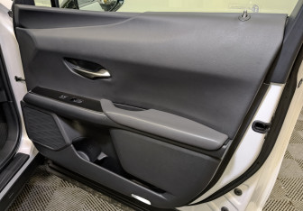 Подержанный автомобиль Lexus UX 2018 года (24 фото)