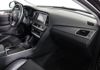 Подержанный автомобиль Hyundai Sonata 2018 года (6 фото)