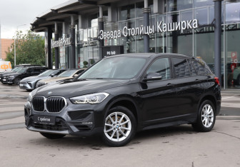 Подержанный автомобиль BMW X1 2020 года (20 фото)