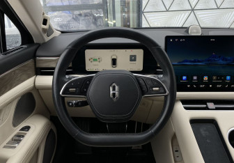 Подержанный автомобиль AITO M5 2023 года (15 фото)