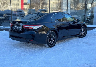 Подержанный автомобиль Toyota Camry Sedan 2021 года (8 фото)