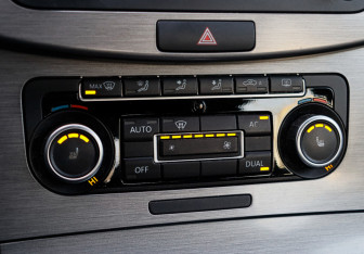 Подержанный автомобиль Volkswagen Passat Sedan 2011 года (11 фото)