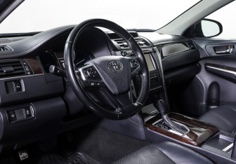 Подержанный автомобиль Toyota Camry Sedan 2018 года (14 фото)