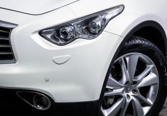 Подержанный автомобиль Infiniti FX 2012 года (16 фото)