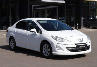 Подержанный автомобиль Peugeot 408 2014 года (3 фото)