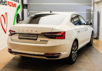 Подержанный автомобиль Skoda Superb Liftback 2024 года (4 фото)