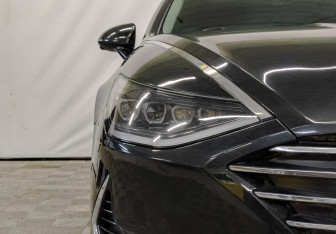 Подержанный автомобиль Hyundai Sonata 2022 года (17 фото)