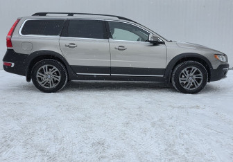 Подержанный автомобиль Volvo XC70 2014 года (4 фото)