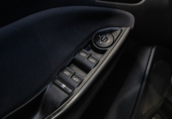 Подержанный автомобиль Ford Focus Hatchback 2013 года (13 фото)