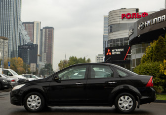 Подержанный автомобиль Ford Focus Sedan 2009 года (6 фото)