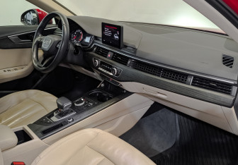 Подержанный автомобиль Audi A4 Sedan 2019 года (11 фото)