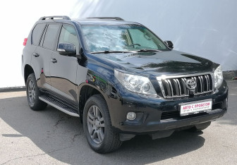 Подержанный автомобиль Toyota Land Cruiser Prado 2010 года (3 фото)