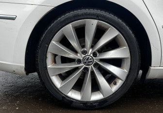 Подержанный автомобиль Volkswagen Passat CC 2012 года (15 фото)