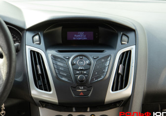 Подержанный автомобиль Ford Focus Sedan 2012 года (11 фото)