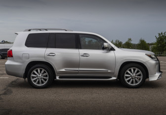 Подержанный автомобиль Lexus LX 2008 года (4 фото)