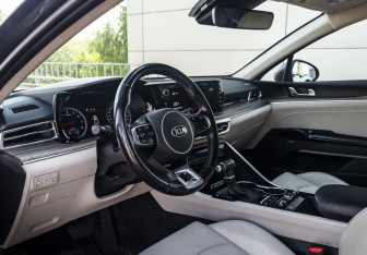 Подержанный автомобиль Kia K5 2020 года (9 фото)