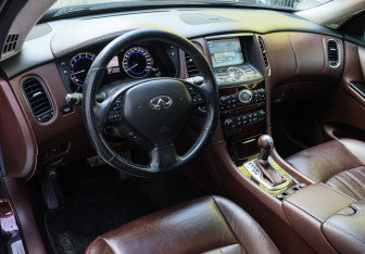 Подержанный автомобиль Infiniti EX 2013 года (12 фото)