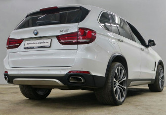 Подержанный автомобиль BMW X5 2017 года (7 фото)